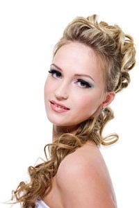 curly-prom-hairstyle