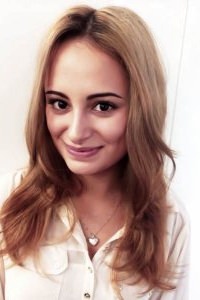 long-highlight-light-brown-hair-wavy